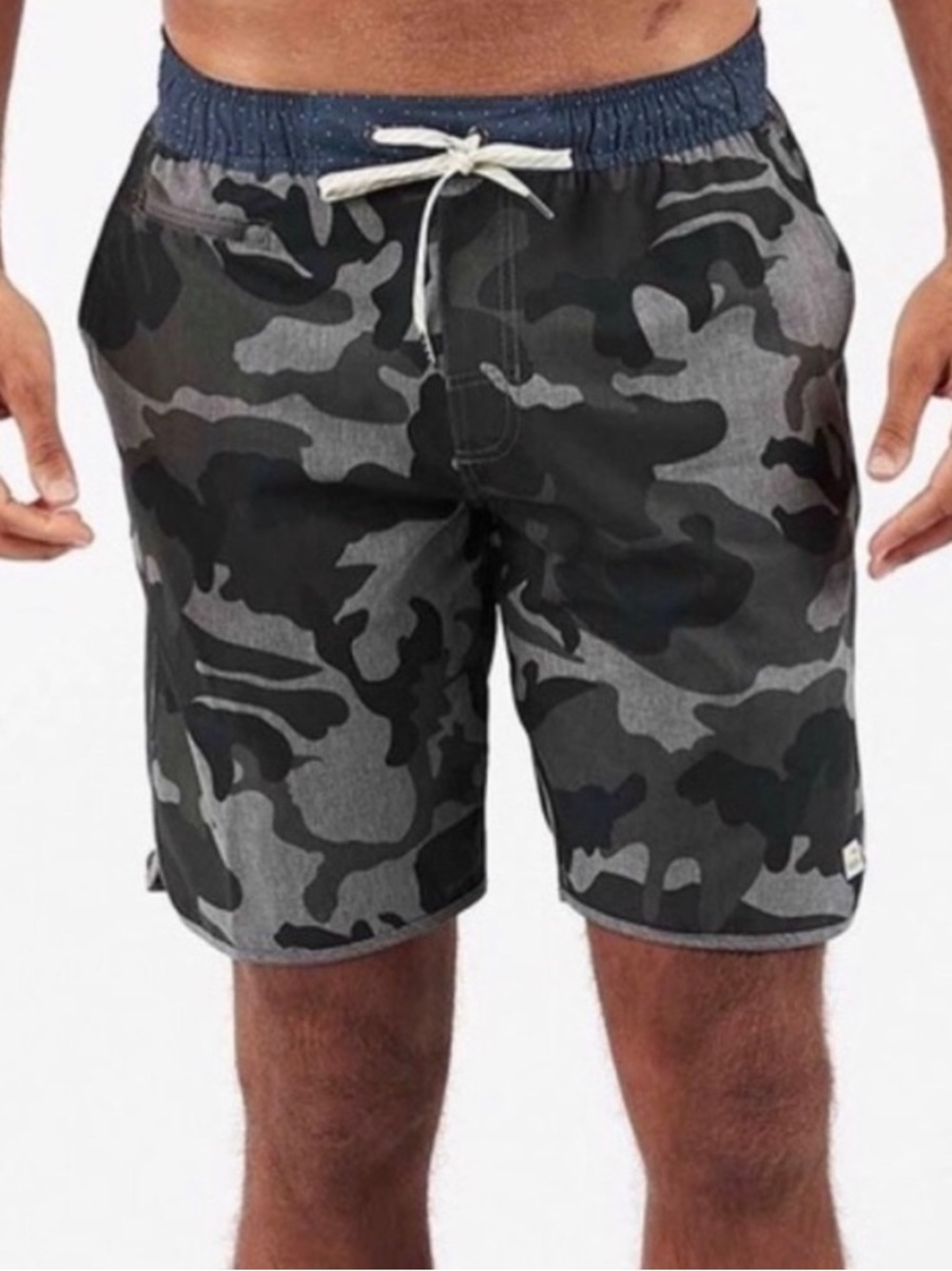Vuori Camo Banks Shorts XL